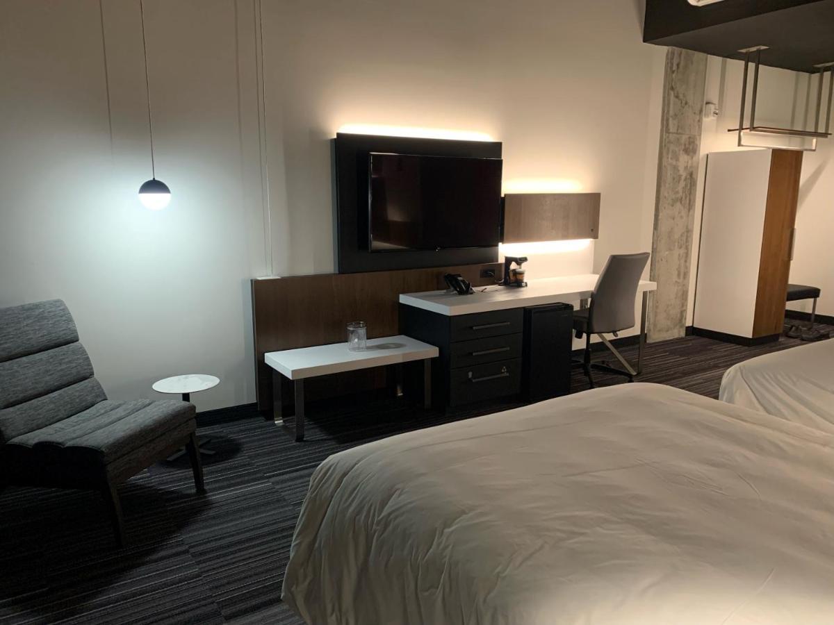 Grand Hotel Times Blainville-Mirabel ภายนอก รูปภาพ