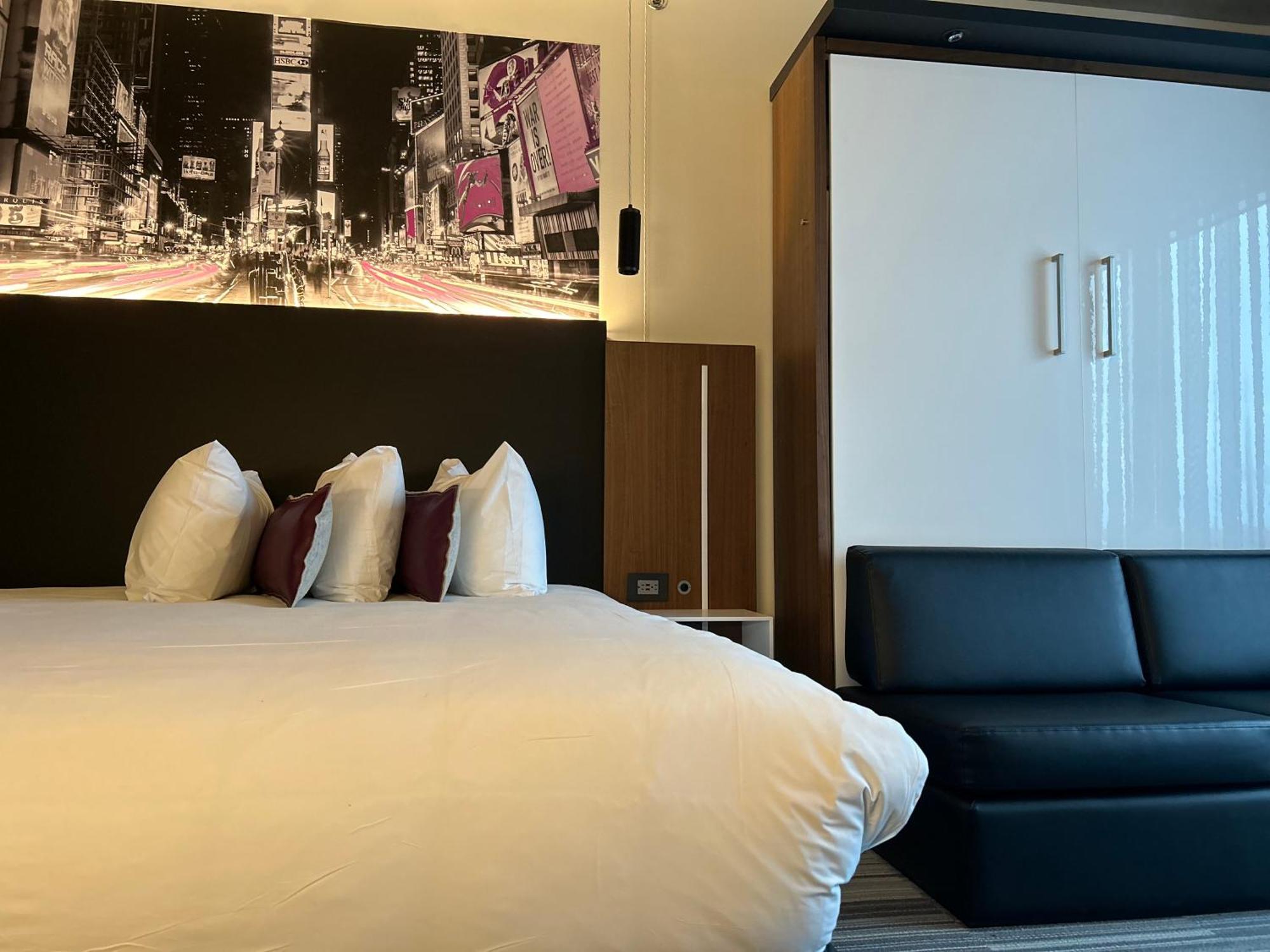 Grand Hotel Times Blainville-Mirabel ภายนอก รูปภาพ
