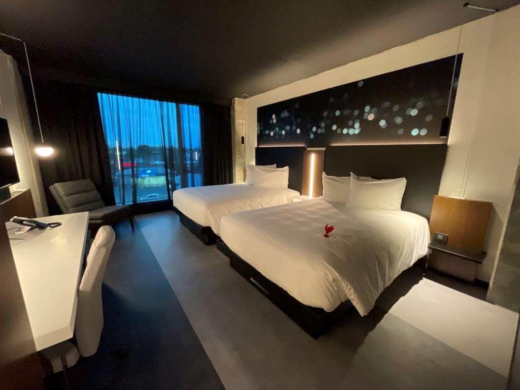Grand Hotel Times Blainville-Mirabel ภายนอก รูปภาพ